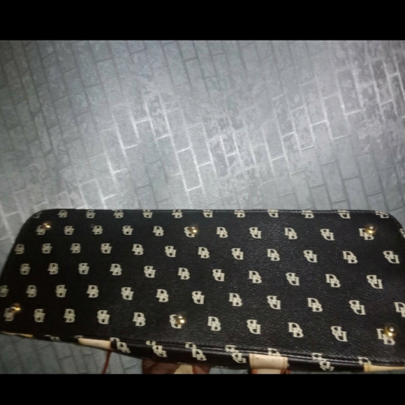 Dooney and Bourke Black & Tan Domed Leather Satchel Logo - Picture 4 of 16